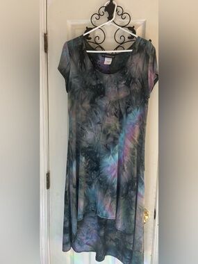The Pyramid Collection Scoop Neck Tie-Dye Dress in Black, Blue & Purple